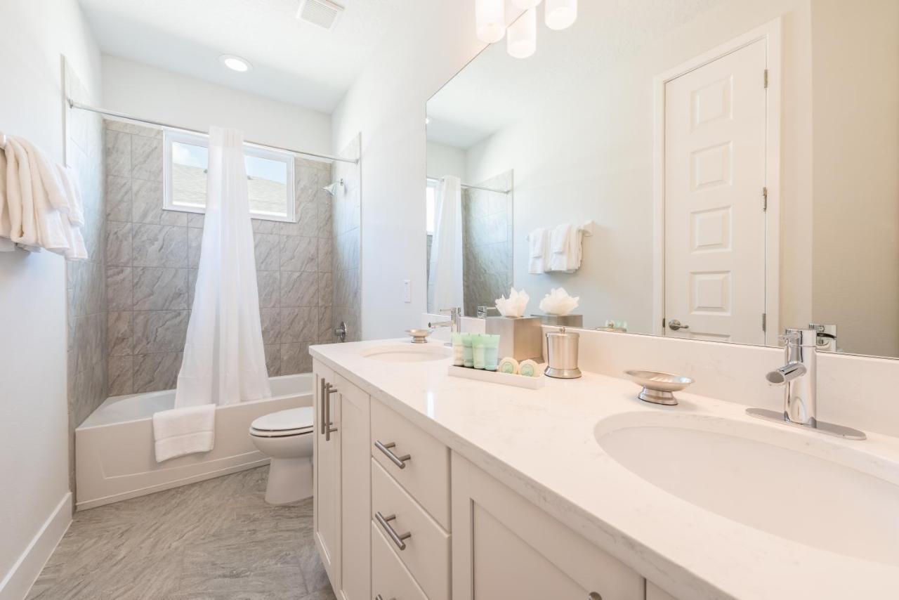 Chic Home With Private Pool Near Disney World By Rentyl - 7706F Orlando Bagian luar foto