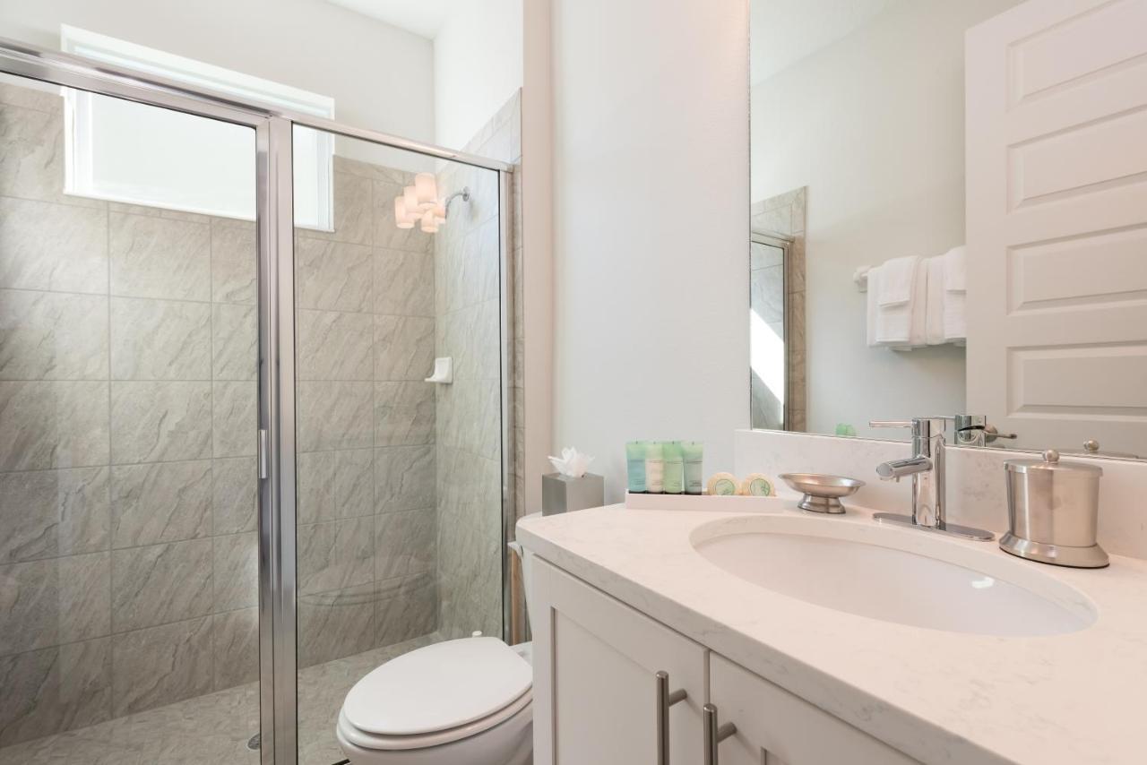 Chic Home With Private Pool Near Disney World By Rentyl - 7706F Orlando Bagian luar foto